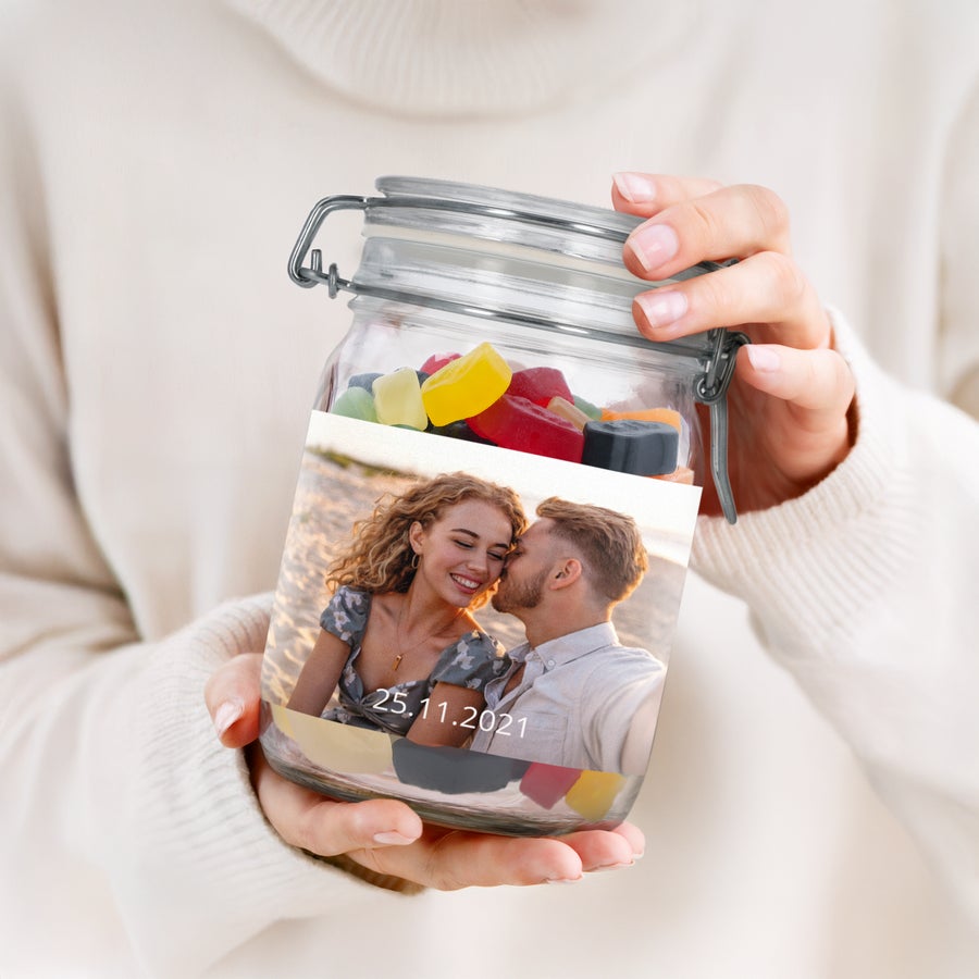Tarro de caramelos personalizado Tarro de dulces personalizado con gominolas de vino, una foto de pareja y fecha 25.11.2021 impresos.