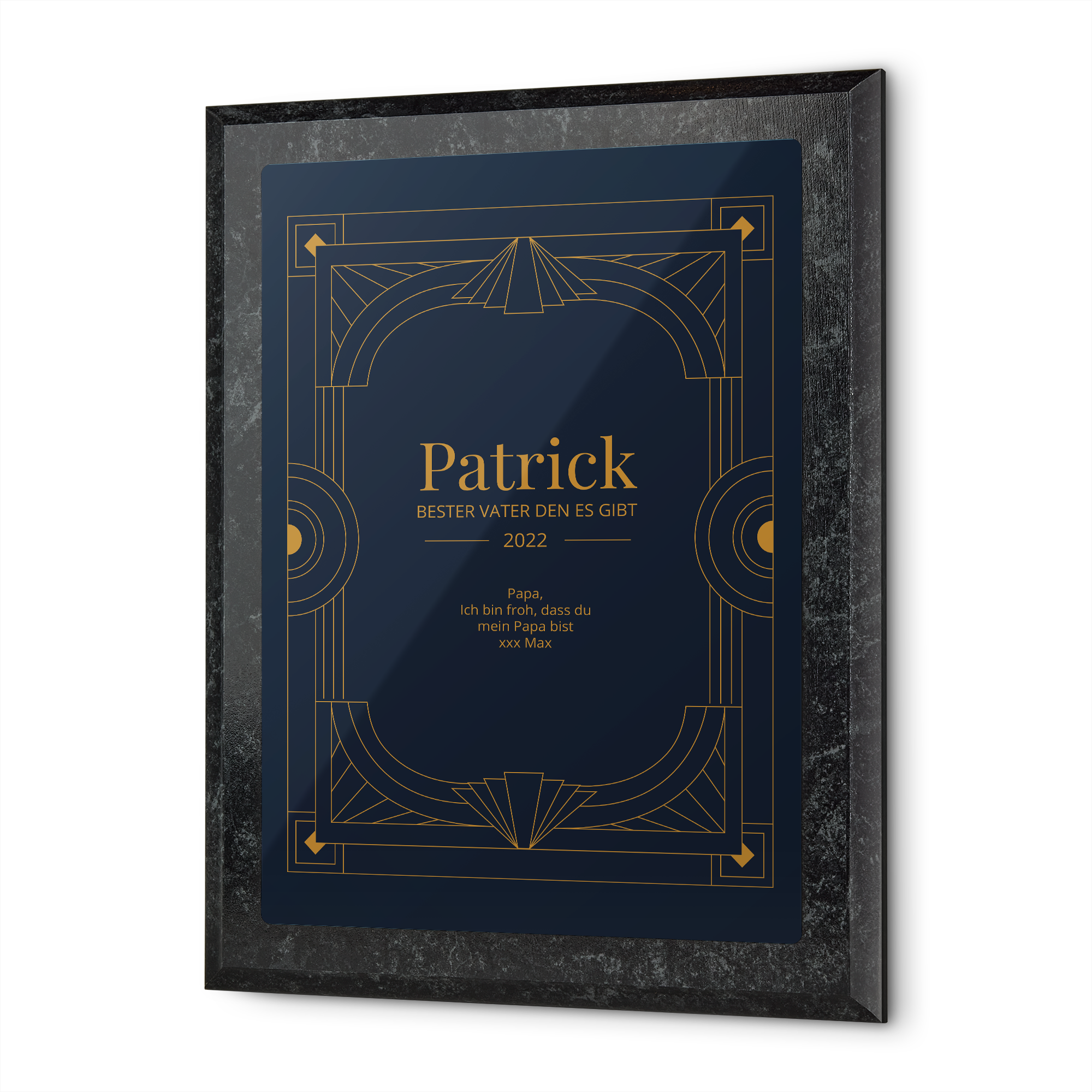 Personalisiertes Vatertagsgeschenk, eine Urkunde für Papa mit dem aufgedruckten Text "Patrick Bester Vater den es gibt" und einer persönlichen Nachricht, in luxuriöser Marmoroptik.