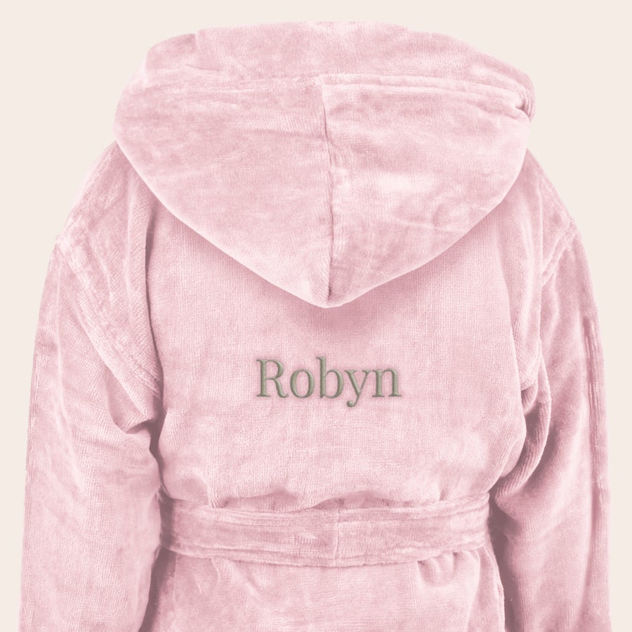 Detský župan Mäkučký ružový detský župan s kapucňou, na chrbte vyšívané meno Robyn, prekvapte tých najmenších