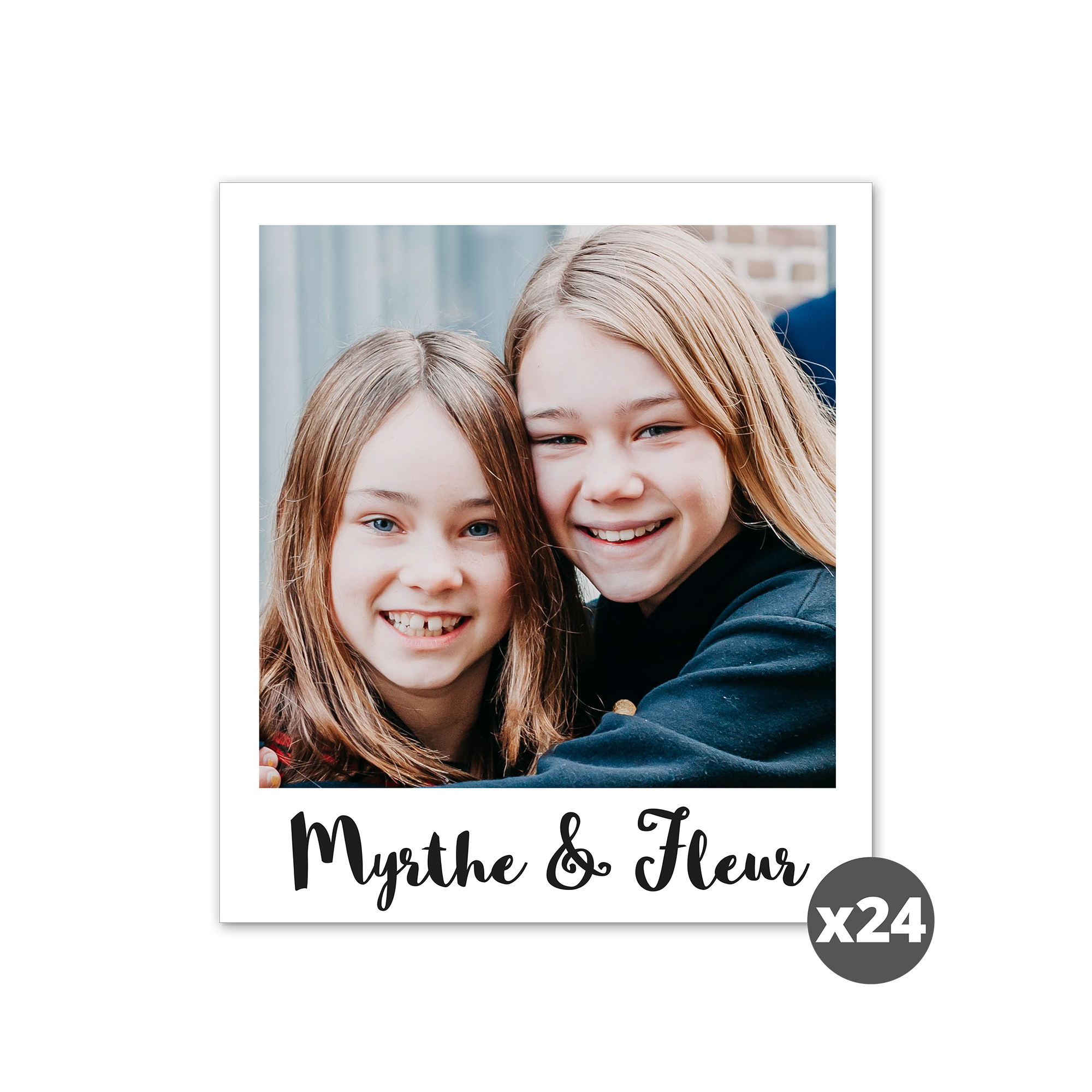 Een gepersonaliseerde set retro foto's met de opdruk "Myrthe & Fleur", ideaal om je mooiste herinneringen af te drukken.