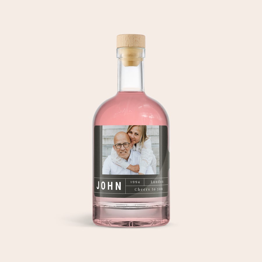 Gin rosa personalizzato Bottiglia di gin rosa con etichetta personalizzata stampata con foto di coppia e testo "John 1994 London Cheers to you"