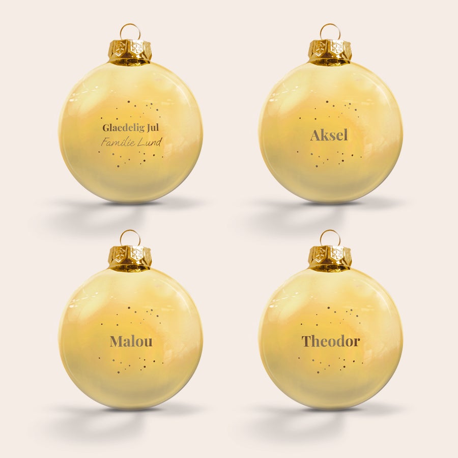Julekule med navn Glass julekule personlig med navnene "Malou", "Aksel", "Theodor", "Familie Lund" og teksten "Glaedelig Jul"