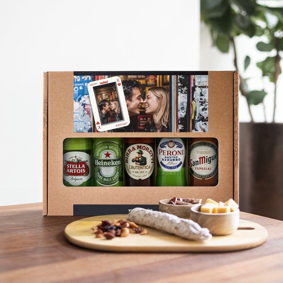 Coffret bière personnalisé - Anniversaire Coffret de bières personnalisable avec photo de couple imprimée, parfait pour un joyeux anniversaire.
