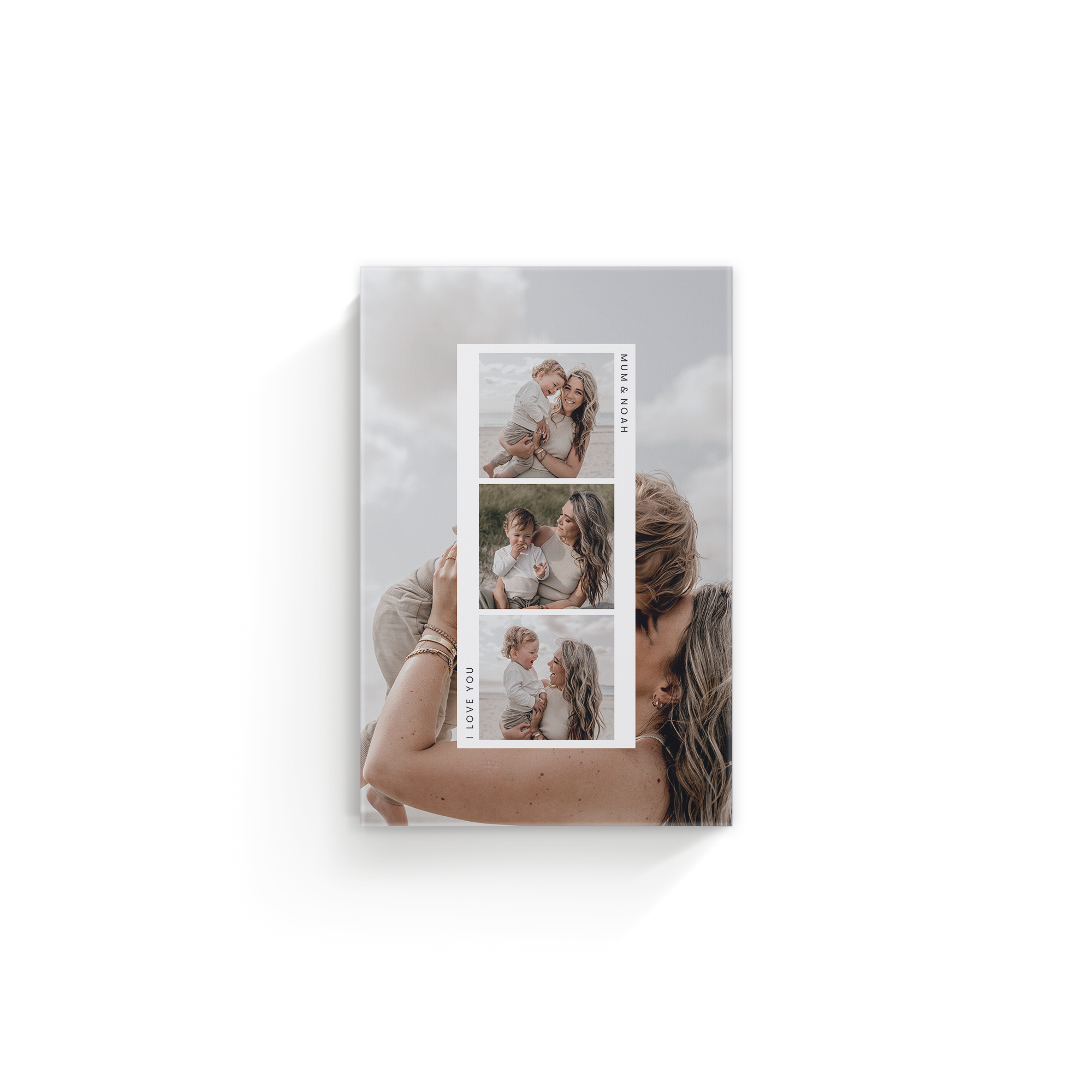 Foto personalizada na tela linnen com três fotos de mãe e filho, com os nomes Mum & Noah e a mensagem I Love You impressos.