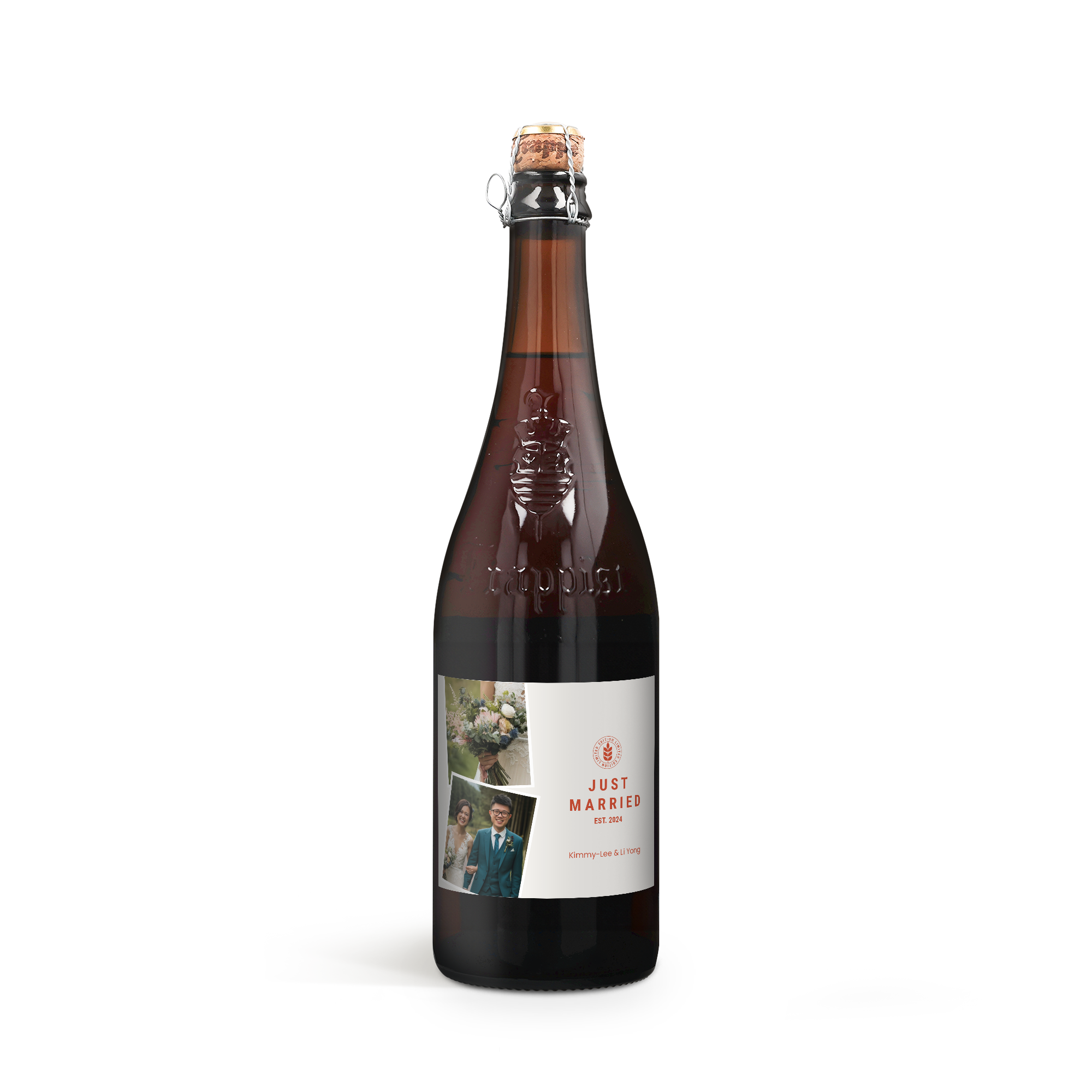Bottiglia di birra La Trappe Isid'or personalizzata con etichetta fotografica "JUST MARRIED EST. 2024" e foto di Kimmy-Lee & Li Yong.