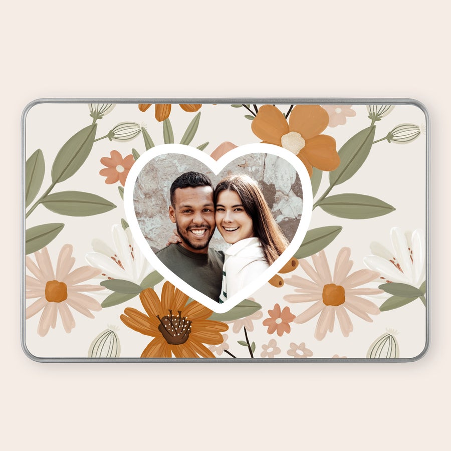 Scatola di biscotti ripieni Côte d'Or Confezione regalo personalizzata di cioccolatini Côte d'Or stampata con una foto di coppia a forma di cuore e un motivo floreale