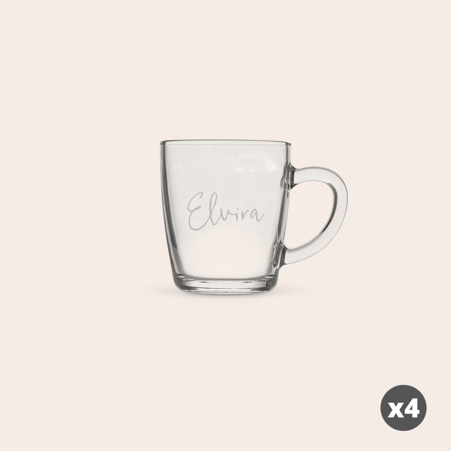 Theglas En graverad glasmugg med namnet Elvira. Njut av ditt te i en graverad glasmugg som du anpassar.