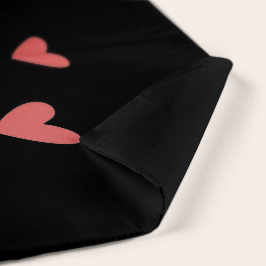 Cuscini con Foto Cuscino personalizzato nero con stampa a cuore rosa, un'idea per sorprendere chi vuoi.