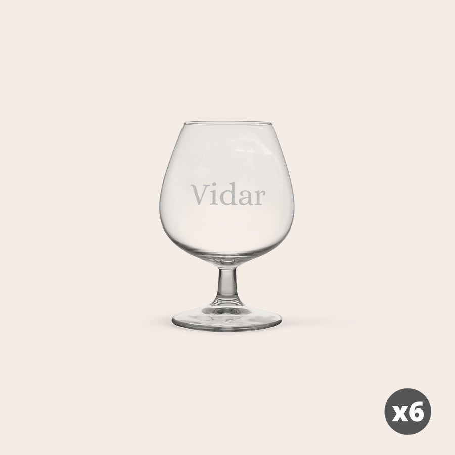 Cognac glass Gravert personlig brandy glass med navnet "Vidar" på forsiden, x6-ikon i hjørnet.