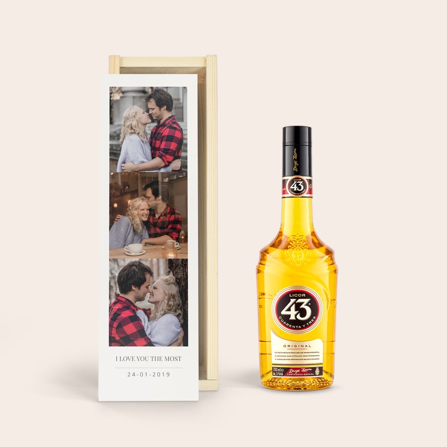 Licor 43 likeur in kist personaliseren Fles Licor 43 in houten kist bedrukt met collage van 3 foto's, de tekst I LOVE YOU THE MOST en datum 24-01-2019. Cheers!