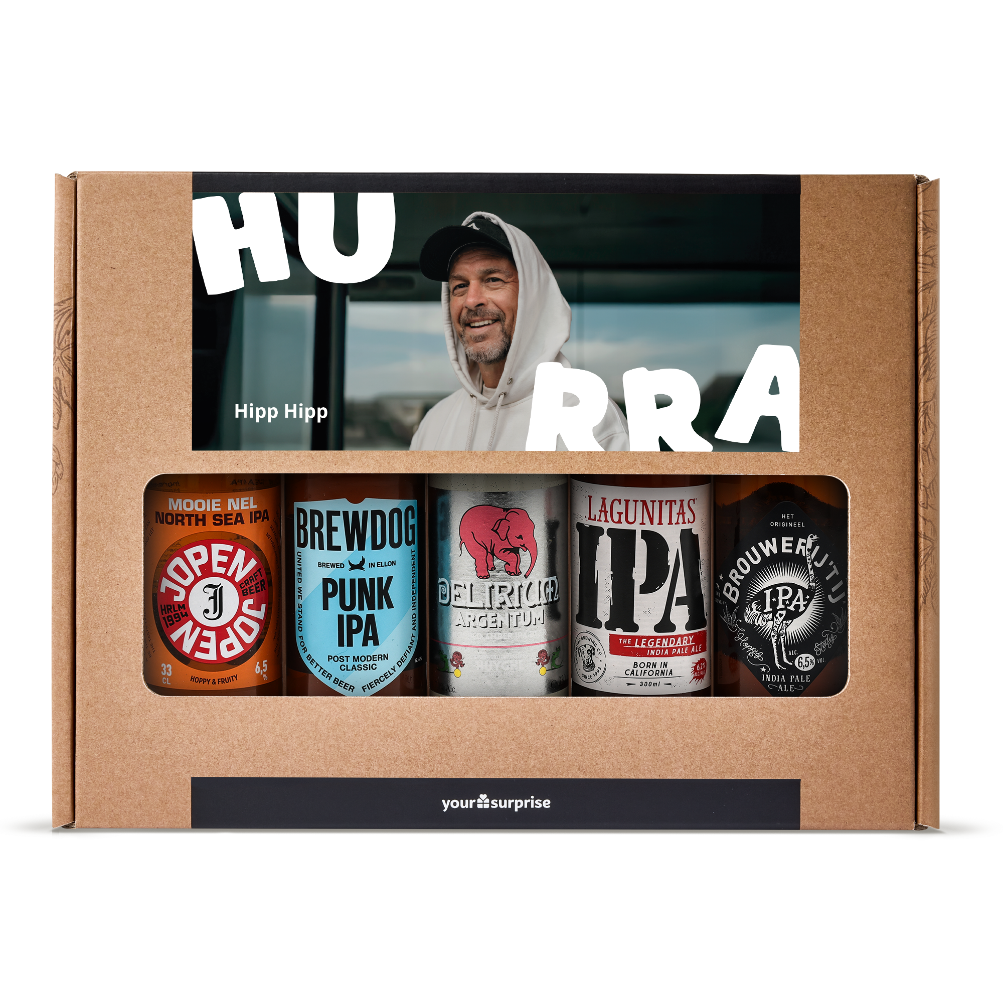 Ein personalisiertes Mikrobrauerei-Biergeschenkset mit einem Foto eines lächelnden Mannes und dem Text "Hipp Hipp Hurra", darüber fünf Craft-Biere.