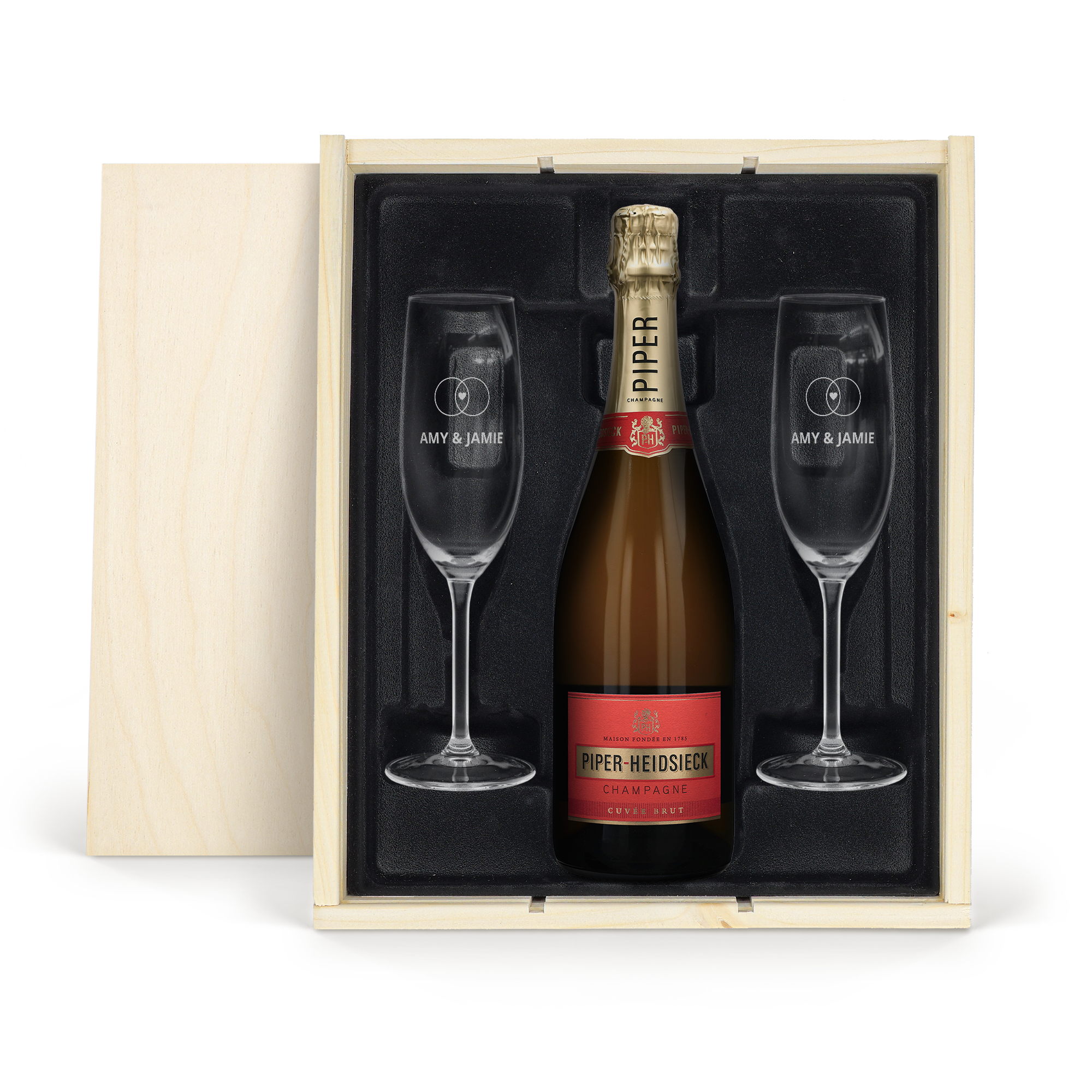 Piper Brut szett vésett dobozból és személyre szabott poharakból, Amy & Jamie nevekkel gravírozva.