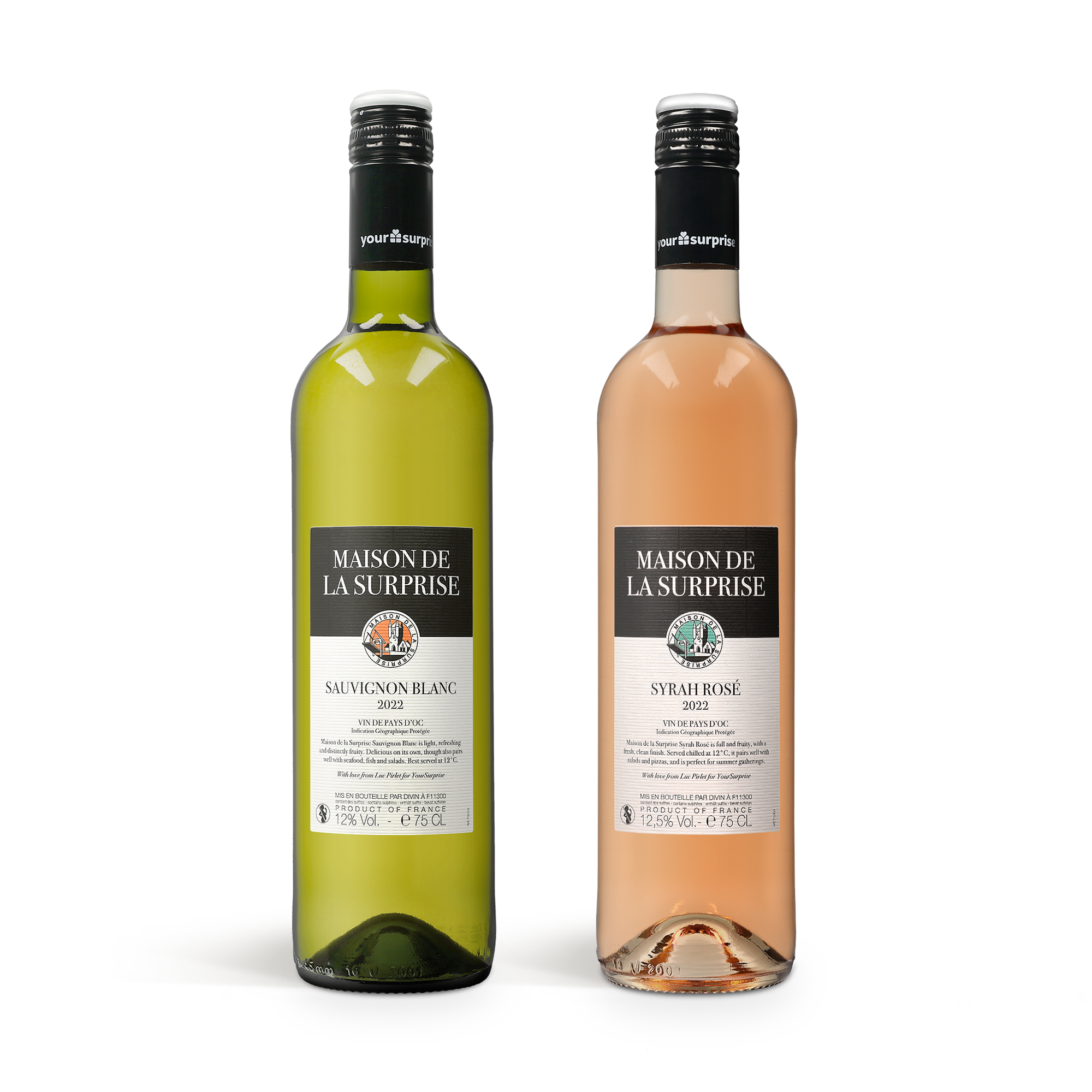 Twee flessen Maison de la Surprise wijn, witte Sauvignon Blanc en rosé Syrah Rosé.
