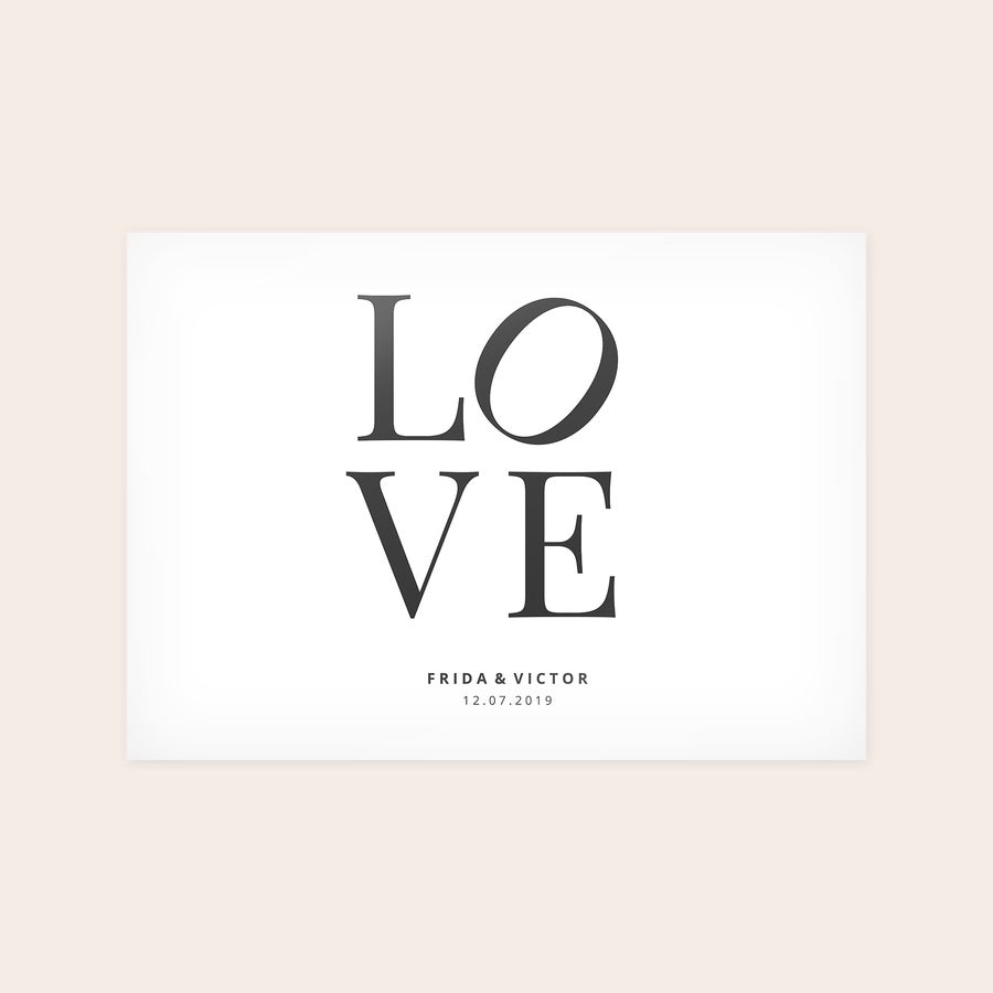 Plakat Personlig plakat med trykt "LOVE" og navnene Frida & Victor samt datoen 12.07.2019