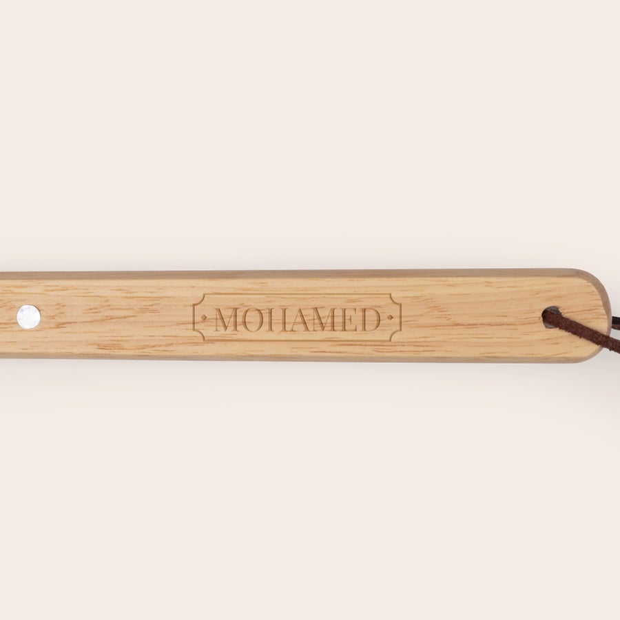 BBQ set met naam Houten barbecue spatel met naam 'MOHAMED' gegraveerd en leren lus, ideaal voor een barbecuefan