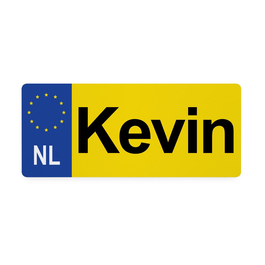 Yllätä henkilökohtaisella numerokilvellä, jossa on nimi Kevin, painettuna lahjaksi