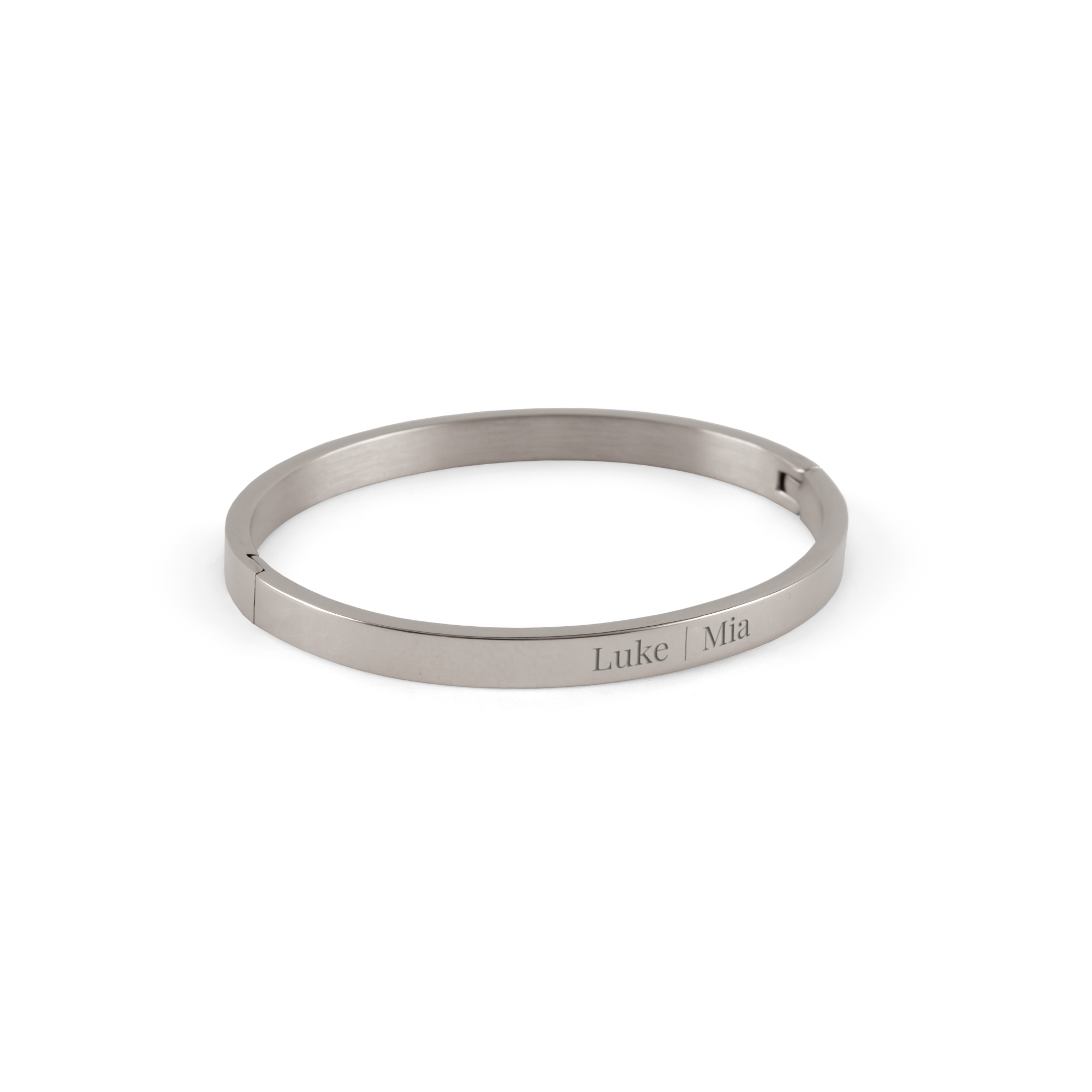 Jonc tendance couleur argent, gravé avec les prénoms Luke et Mia, personnalisable pour une femme spéciale