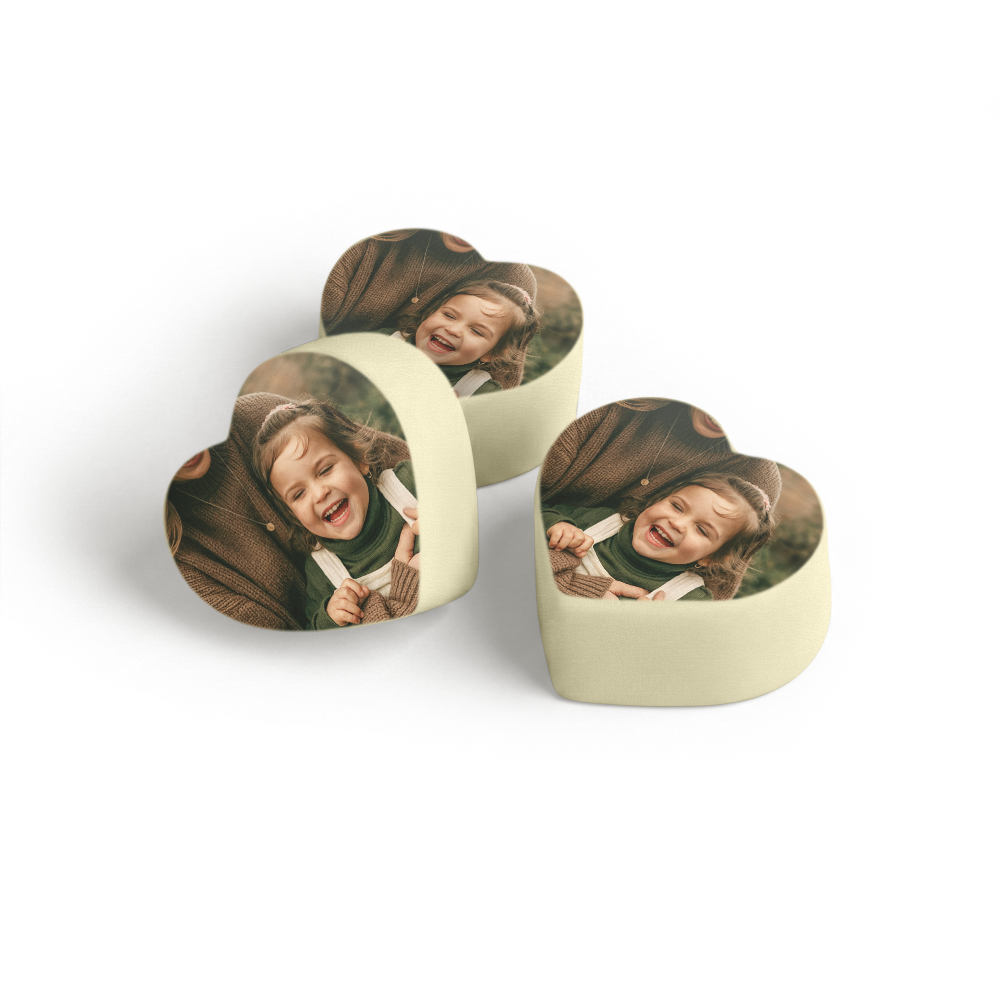 Chocolats personnalisés Coeur praliné avec photo imprimée dune fille souriante un cadeau unique