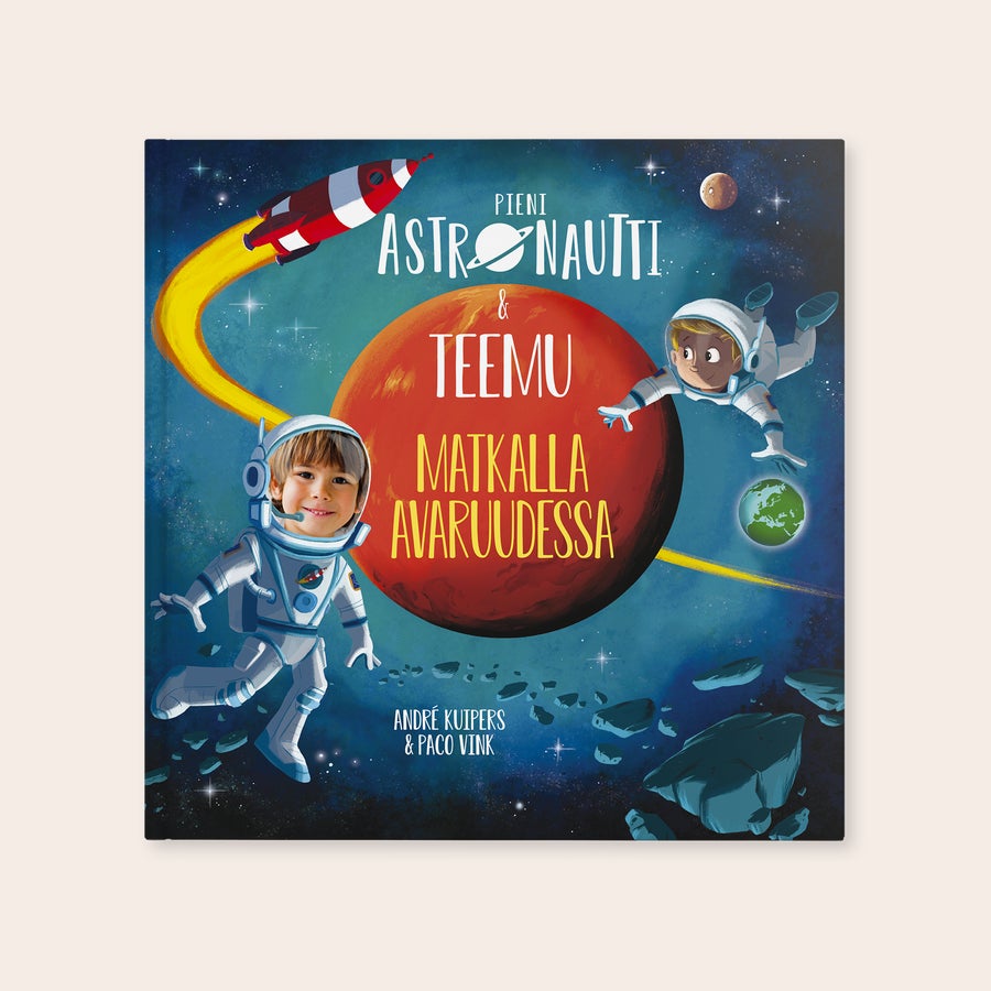 Yksilöitävä kirja - Pieni Astronautti Kirja Pieni Astronautti & "Nimi" matkalla avaruudessa - kova kansi. Yksilöllinen lastenkirja painetulla kuvalla.