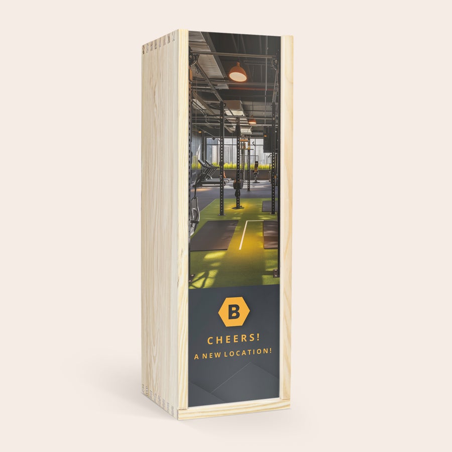 Coffret whisky personnalisé - Highland Park 12 ans Bouteille de Whisky Highland Park 12 ans dans une caisse personnalisée en bois avec une photo imprimée.