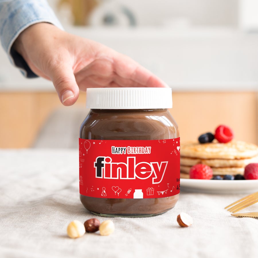 Personalisiertes nutella®-Glas nutella Glas, personalisiert mit dem Namen Finley, gedruckt auf rotem Etikett mit weißen Symbolen.