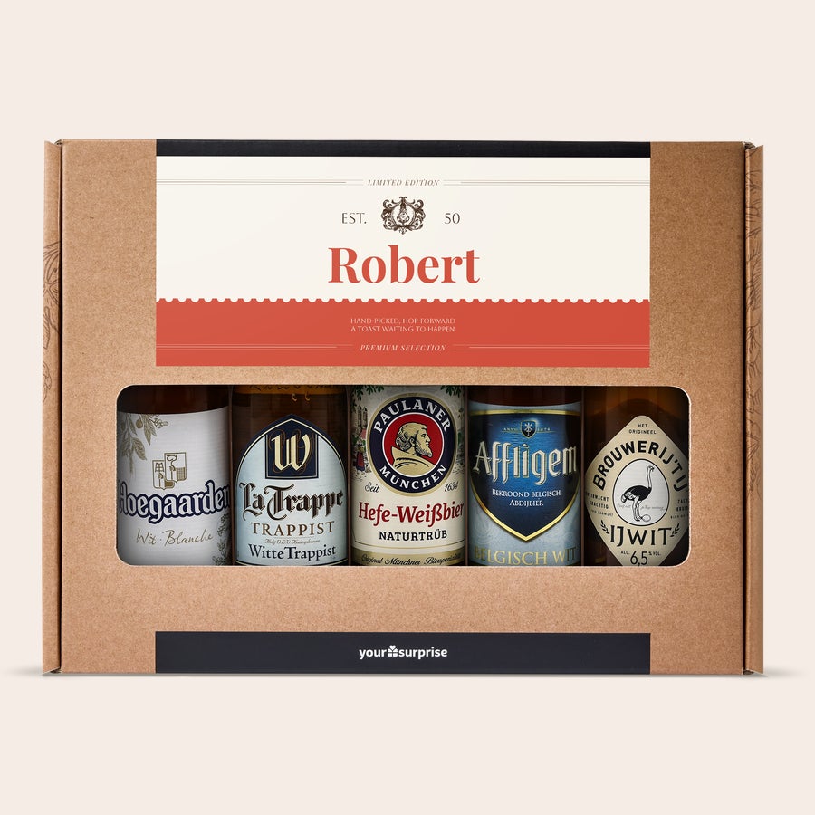 Gepersonaliseerd bierpakket Proost! Geef een gepersonaliseerd Weizen-bierpakket bedrukt met de naam Robert, inclusief vijf flessen witbier
