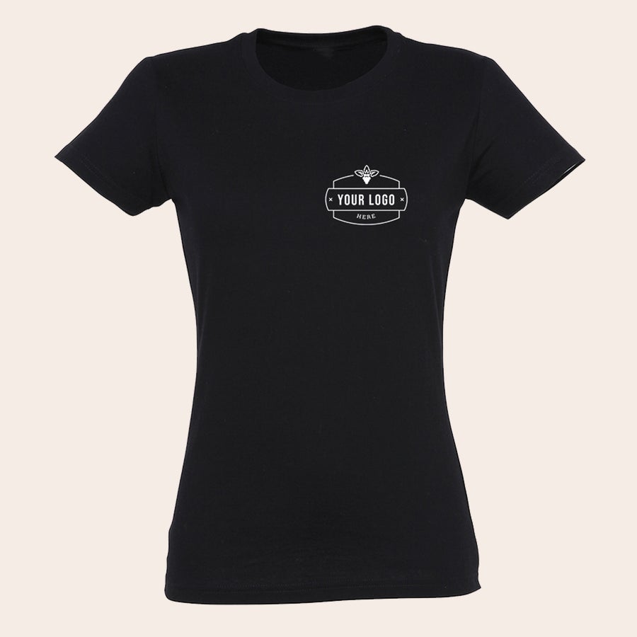 T-shirt - Dames bedrukken Zwart bedrukt dames T-shirt met korte mouwen en een witte Your Logo Here print.