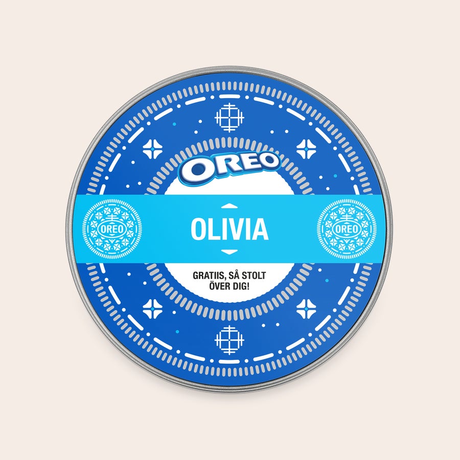 Presentburk med Oreos Presentburk med Oreo chokladkakor tryckt med namn Olivia och texten "Grattis så stolt över dig" för att överraska med en presentburk