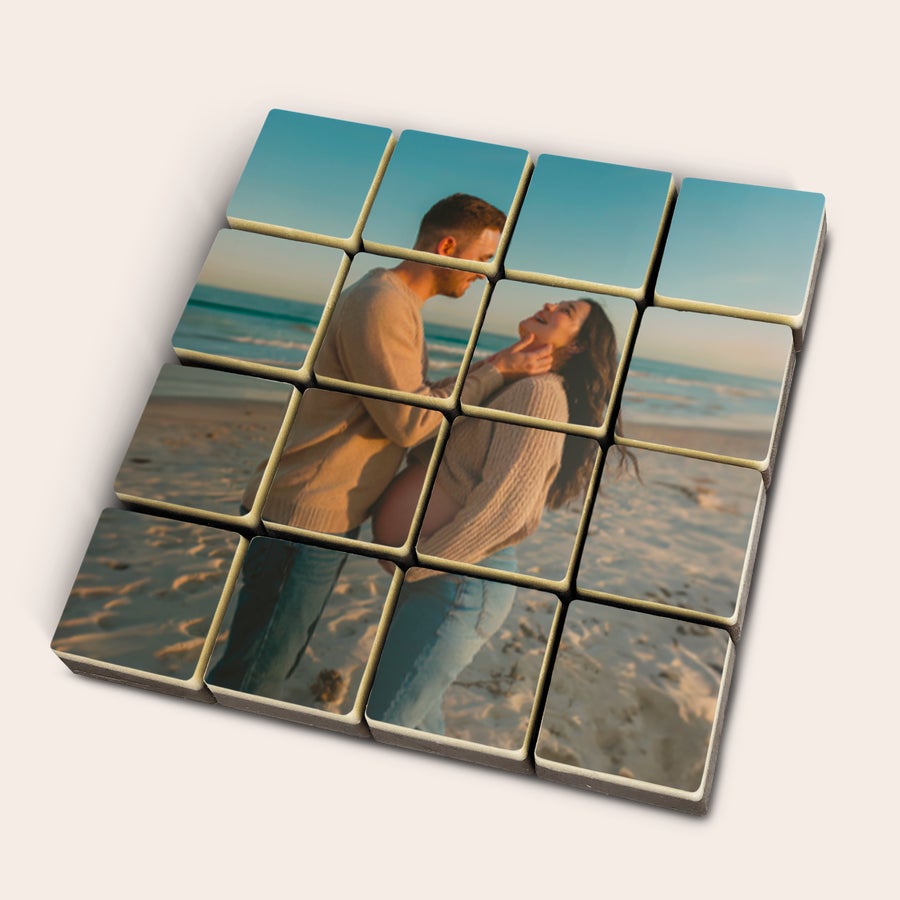 Puzzle di Cioccolato con Foto Cioccolatini personalizzati con foto stampate su cioccolata raffiguranti una coppia in spiaggia