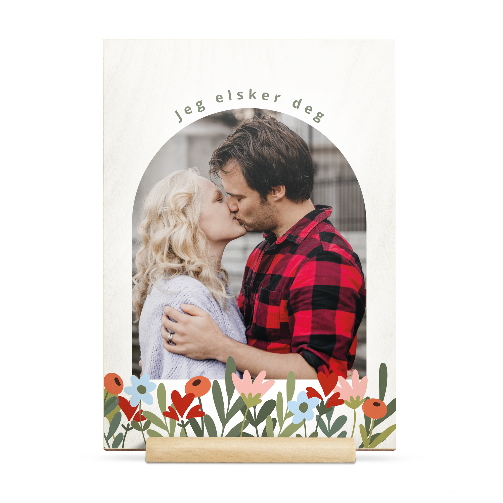 Personlig trekort med et par som kysser, trykt med teksten Jeg elsker deg og blomsterdekor på valentinsdagen.