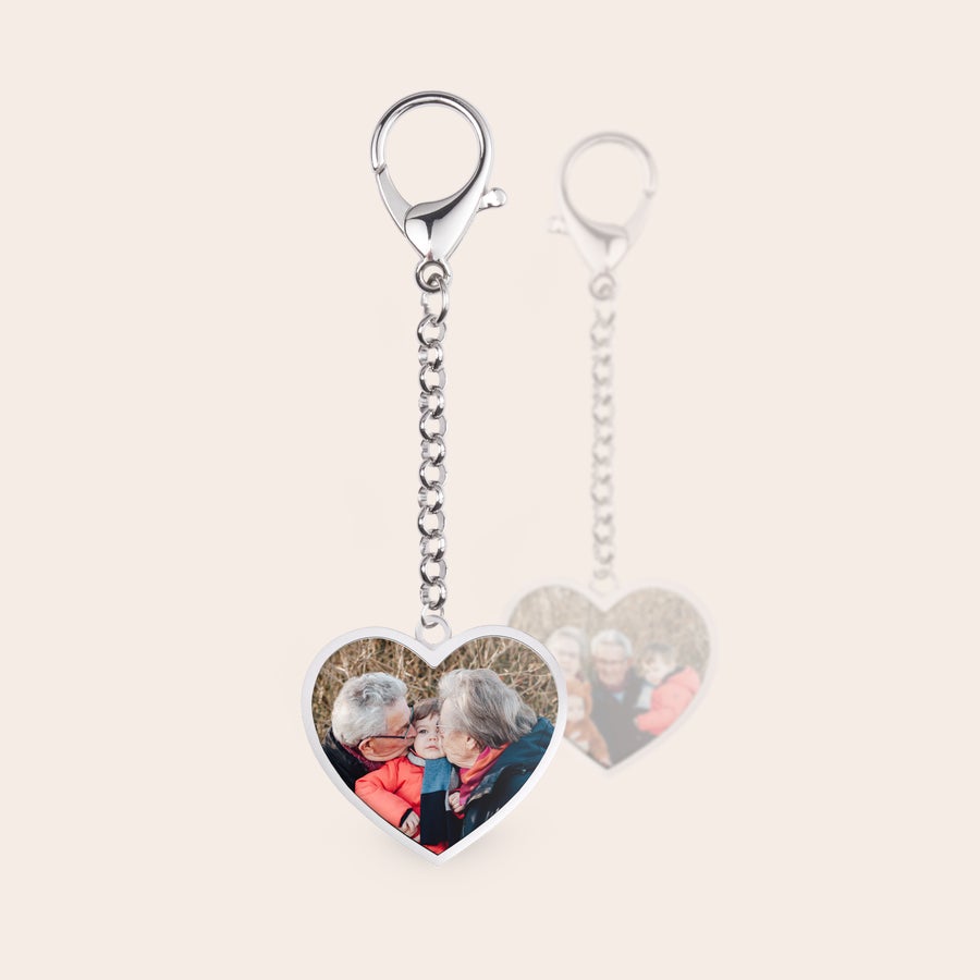 Personalised key ring - Stainless steel Two heart-shaped keyrings with chains and clasps. Each keyring is printed with a custom photo of a family.