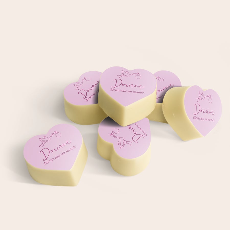 Chocolats Coeur personnalisés Chocolats personnalisés en forme de cœur avec le prénom Doriane et cigogne, une surprise délicieusement chocolatée.