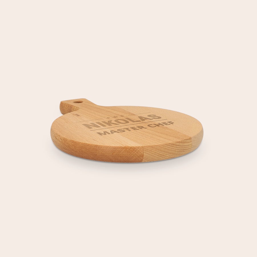 Servierbrett mit Gravur Personalisiertes Holztablett mit der Gravur Nikolas Master Chef um Snacks stilvoll zu präsentieren