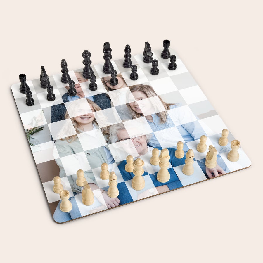 Juego de ajedrez personalizado  Juego de ajedrez personalizado con una foto familiar impresa en el tablero y piezas de madera
