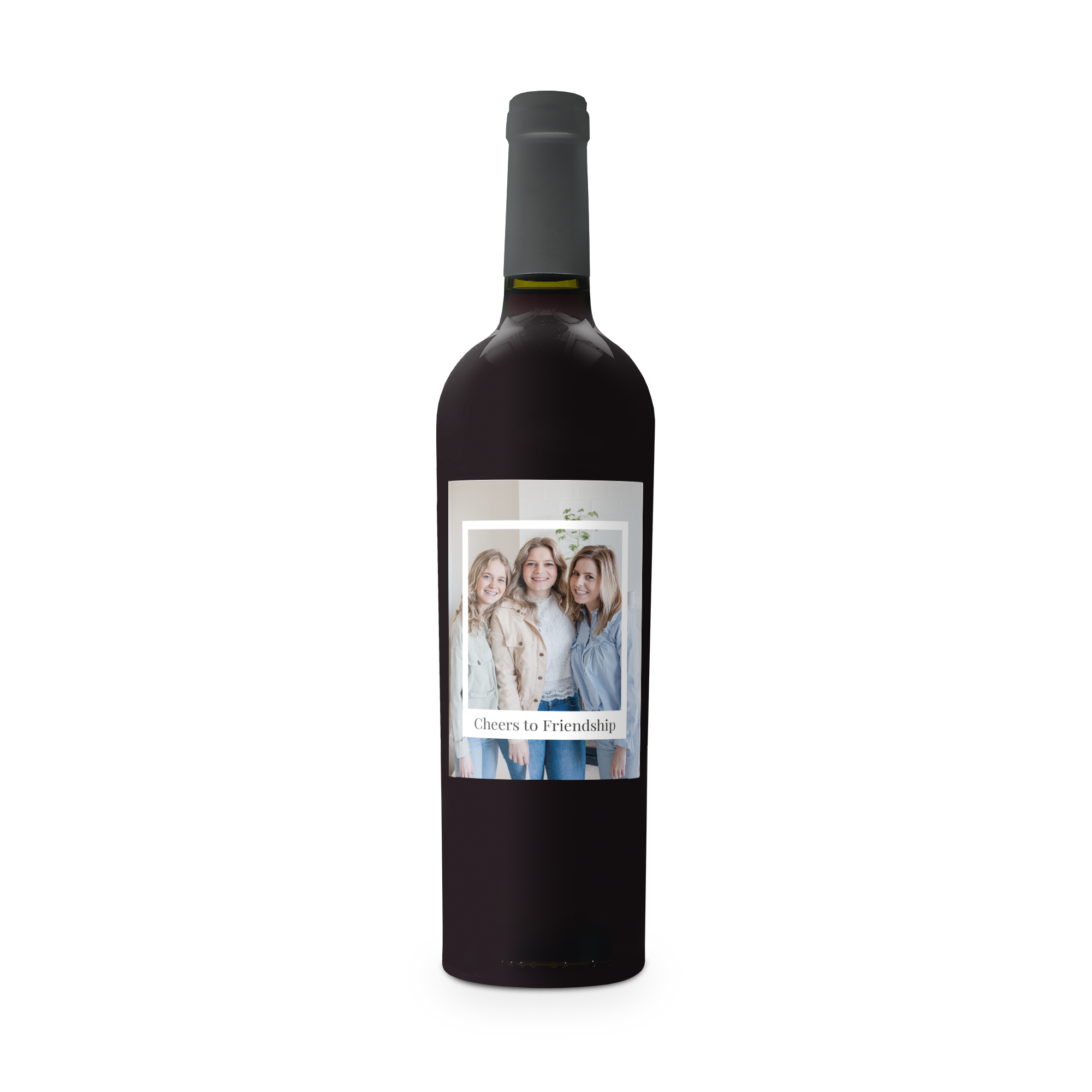 Bottiglia di Vino Riondo Merlot con etichetta personalizzata stampata con foto di tre amiche e testo Cheers to Friendship