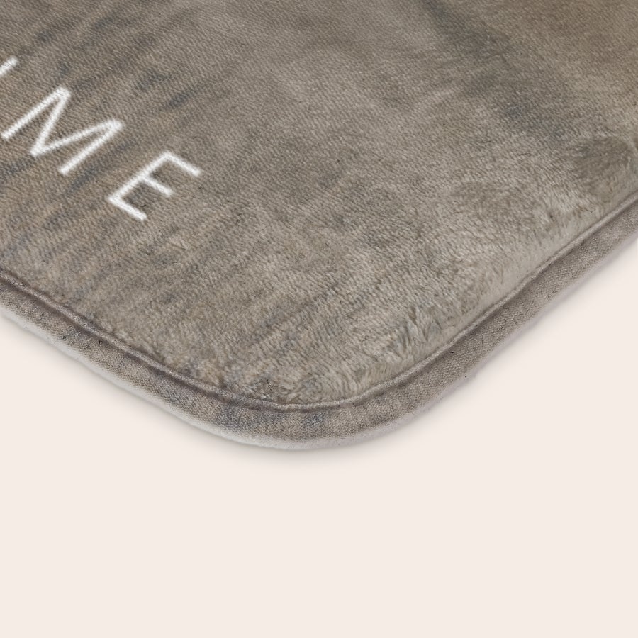 Tapis de bain personnalisé - 70 x 50 cm Tapis de bain personnalisé en velours gris imprimé avec le mot ME en blanc