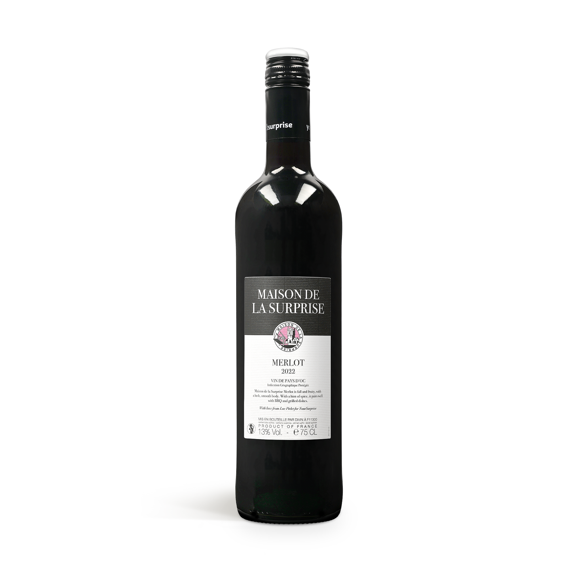Láhev červeného vína Merlot s etiketou Maison de la Surprise, lze vložit do gravírované krabice s vlastním motivem.