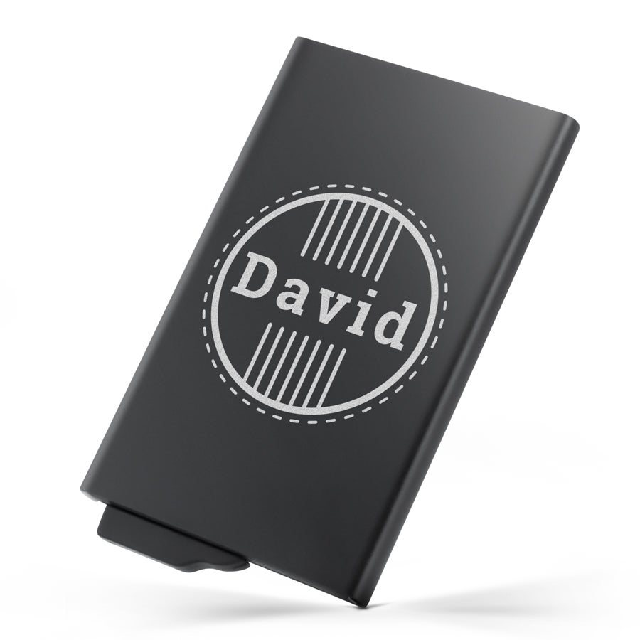 Stilvoller Kartenhalter aus matt-schwarzem Metall, bedruckt mit dem Namen "David" in einem runden Design.