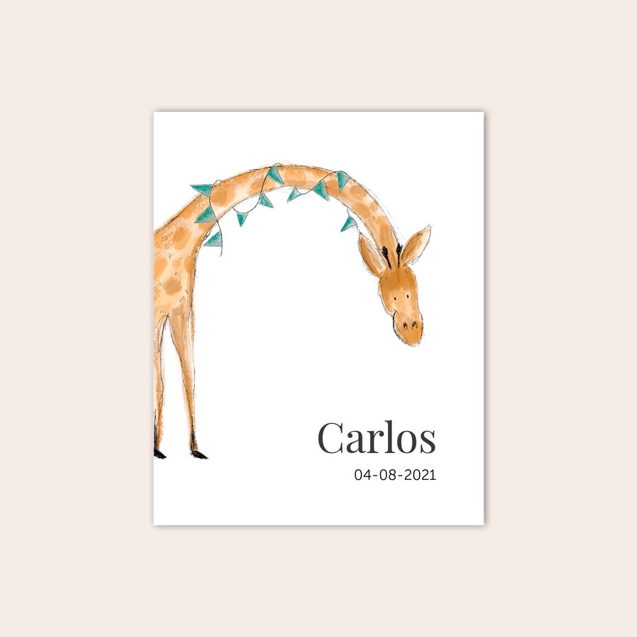 Póster de nacimiento Lámina de nacimiento personalizada con una jirafa y banderines, nombre Carlos y fecha 04-08-2021.
