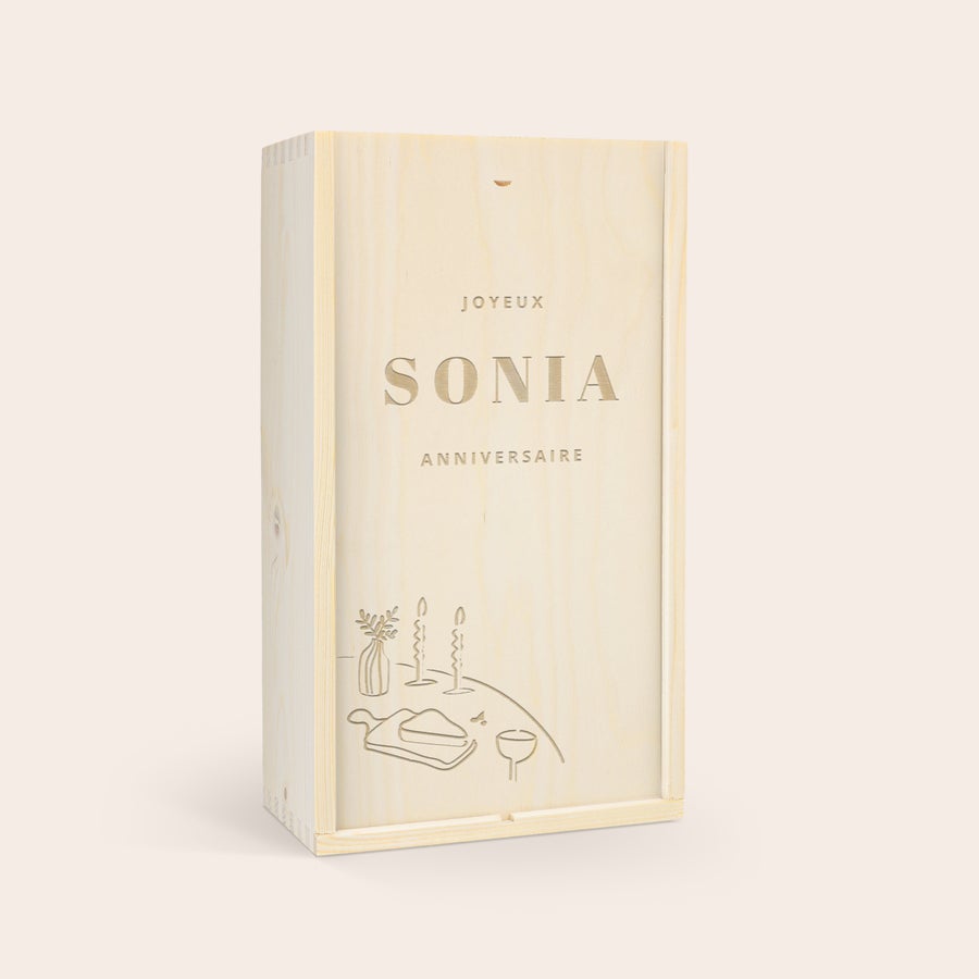 Coffret vin personnalisé - Oude kaap Coffret bois pour 2 bouteilles de Oude Kaap gravé avec "Joyeux Sonia Anniversaire" et motif de table.