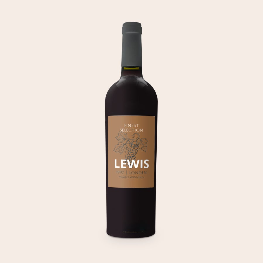 Riondo Merlot Sticlă de vin Riondo Merlot personalizată cu etichetă imprimată cu textul Lewis, struguri și un an.