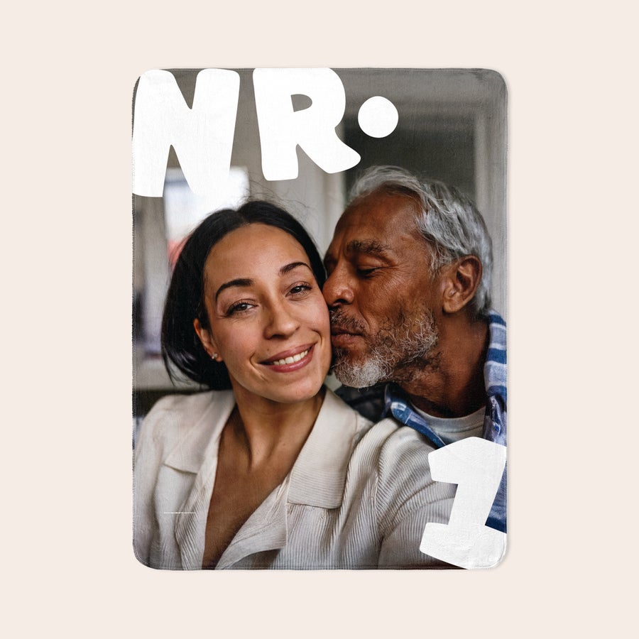 Personalised photo blanket Fleece photo blanket printed with a smiling couple and the text NR 1 to get cosy