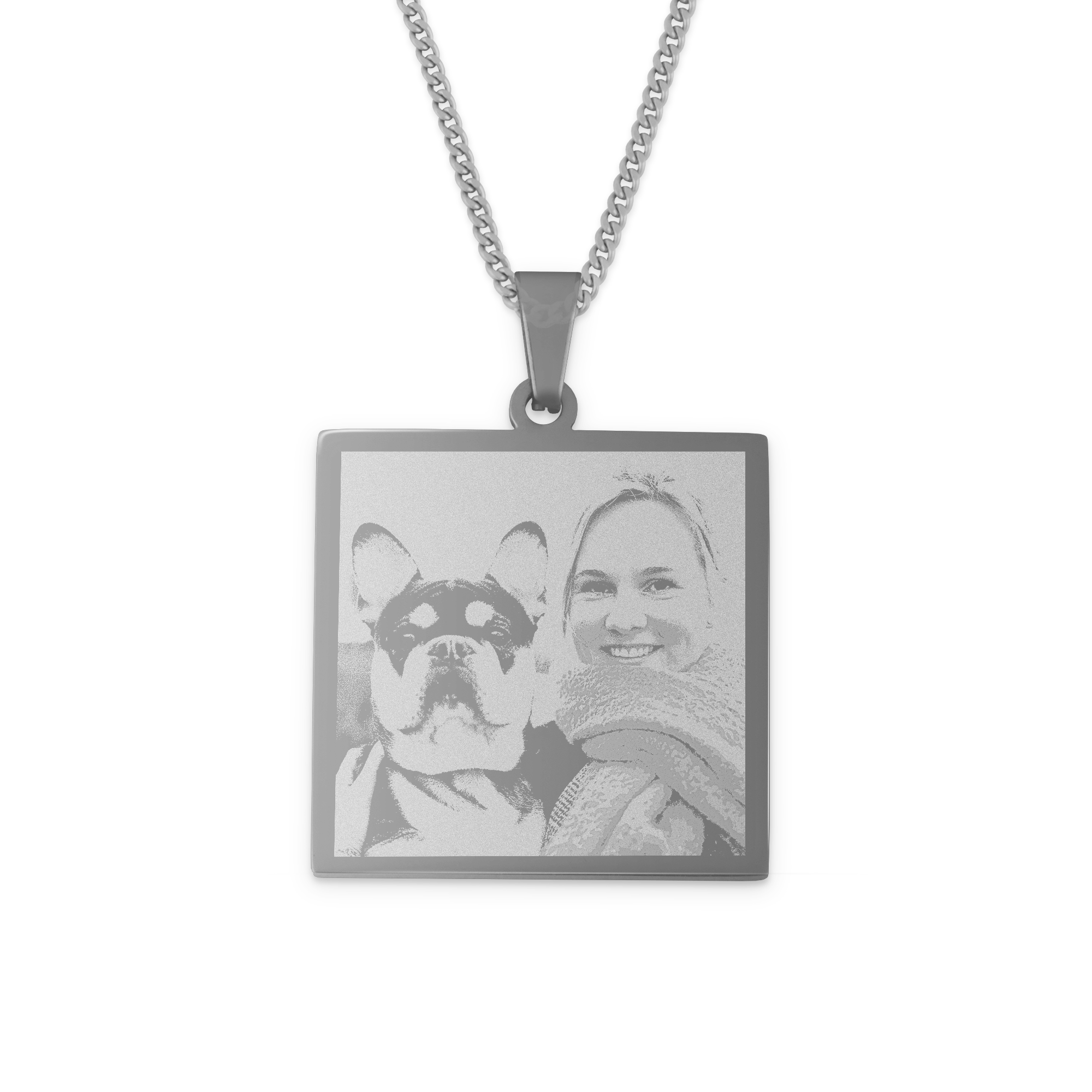 Silberfarbener Anhänger mit Fotogravur einer Frau und einem Hund, mit personalisierbarem Text auf der Rückseite