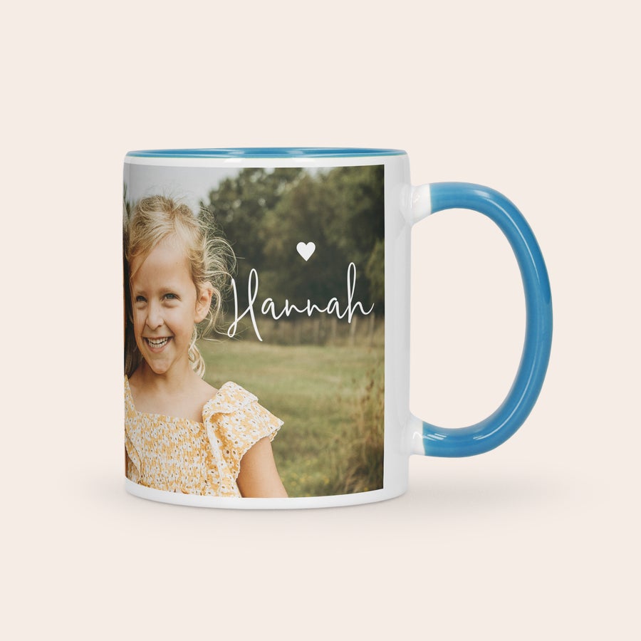 Taza colorida personalizada Taza de color azul claro con foto de niña sonriente y el nombre Hannah, estampada con un corazón. ¡Da una taza de color como regalo!