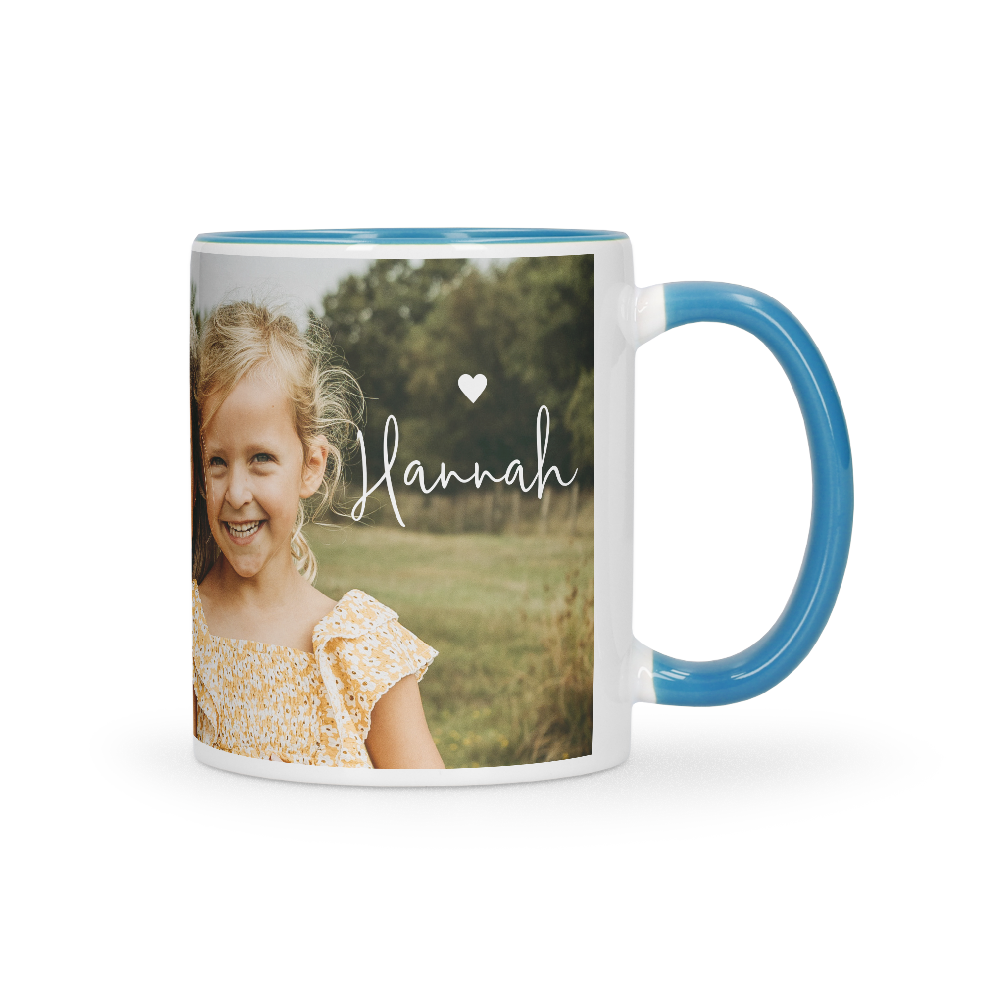 Tazza colorata bianca e blu personalizzata con foto di bambina sorridente e il nome Hannah stampato