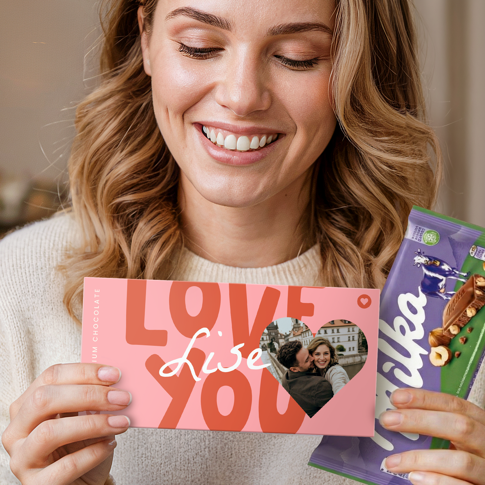 Personlig melkesjokolade - Hasselnøtt med egendefinert bilde og teksten Love You Lise.