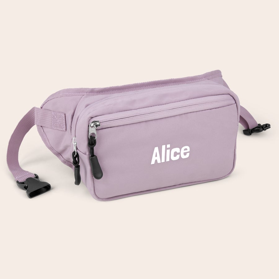 Geantă personalizată Geantă personalizată mov deschis, imprimată cu numele Alice, cu fermoare, curea ajustabilă și cataramă neagră.