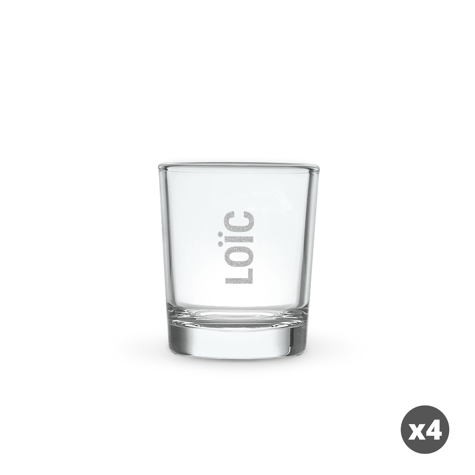 Verre à shot personnalisé transparent avec le prénom Loïc gravé. Ces verres à shot personnalisés sont vendus par 4.