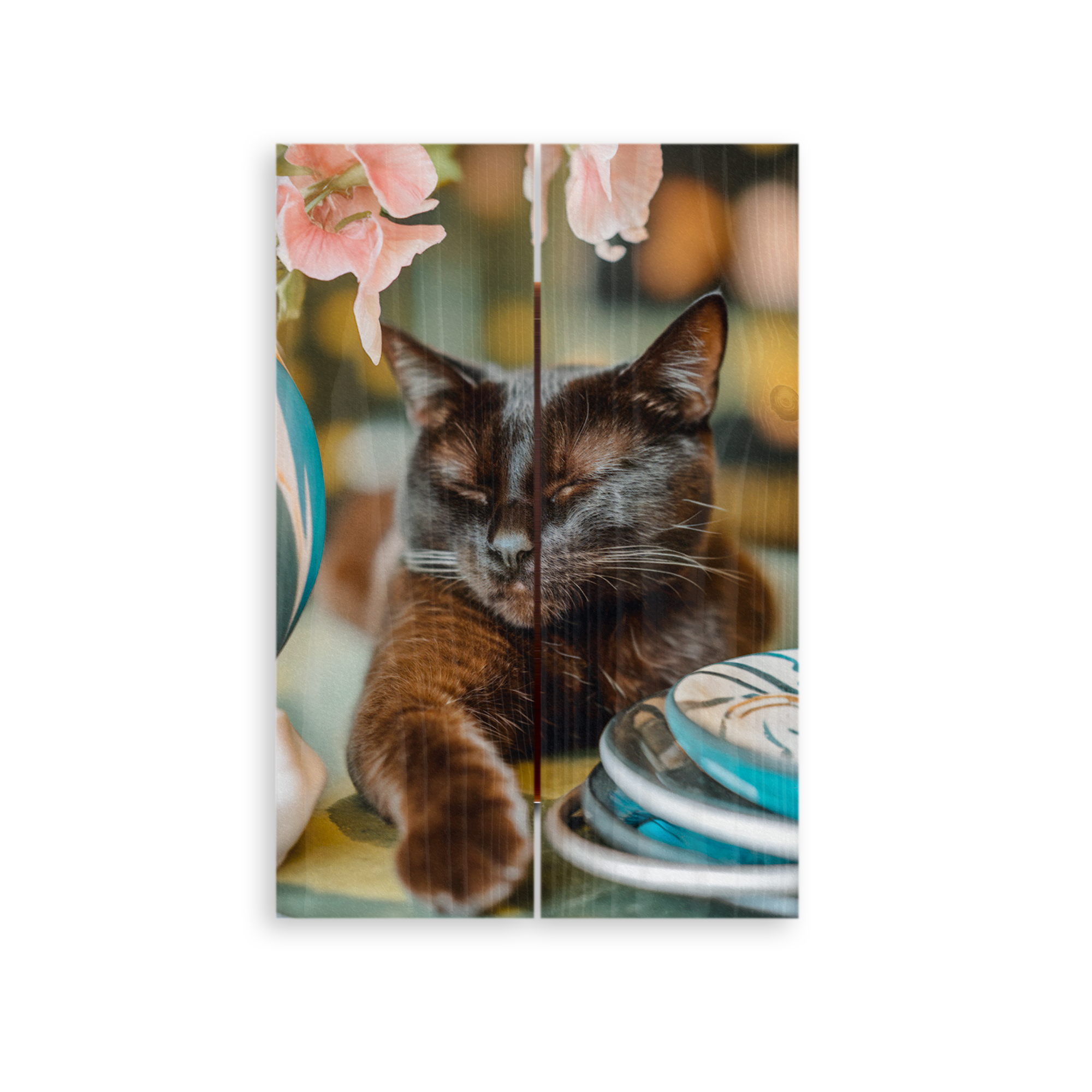 Personlig bilde på treplanker, trykt med et bilde av en sovende katt med blomster og tilpasset design.