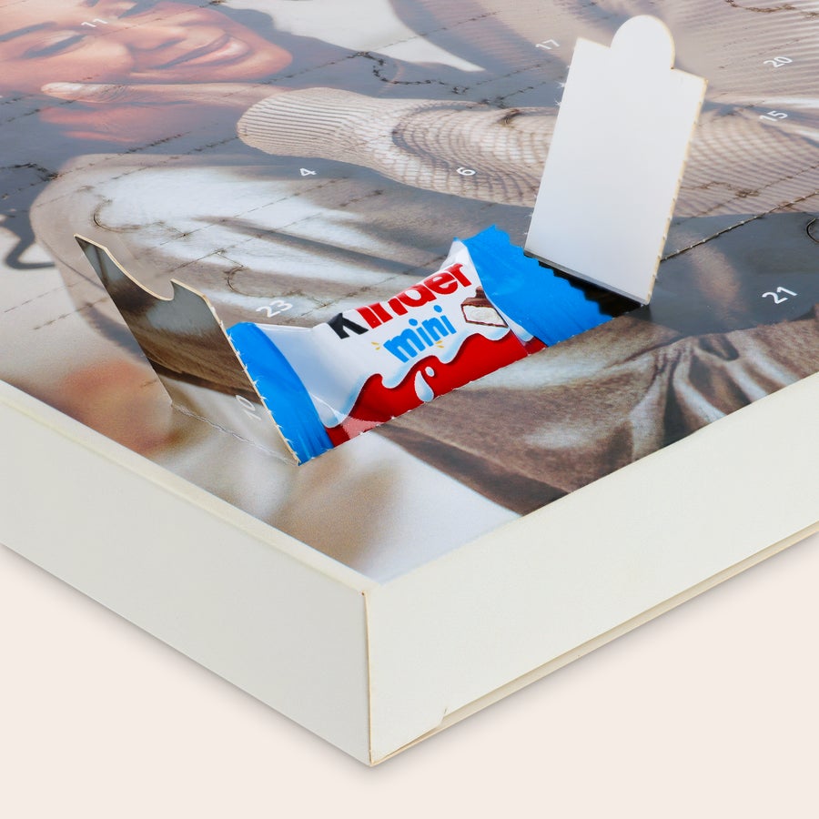 kinderschokolade adventskalender Personalisierter Adventskalender für Kinder, bedruckt mit Foto, zeigt eine Kinder Mini-Schokolade.